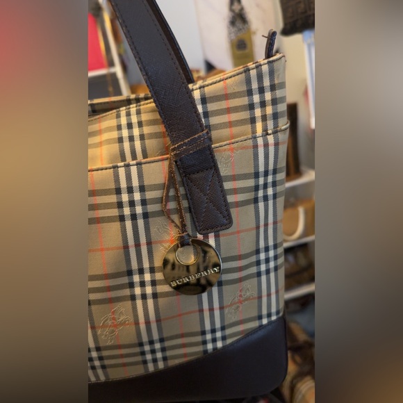 Burberry Haymarket check tote with top zip - Picture 3 of 12